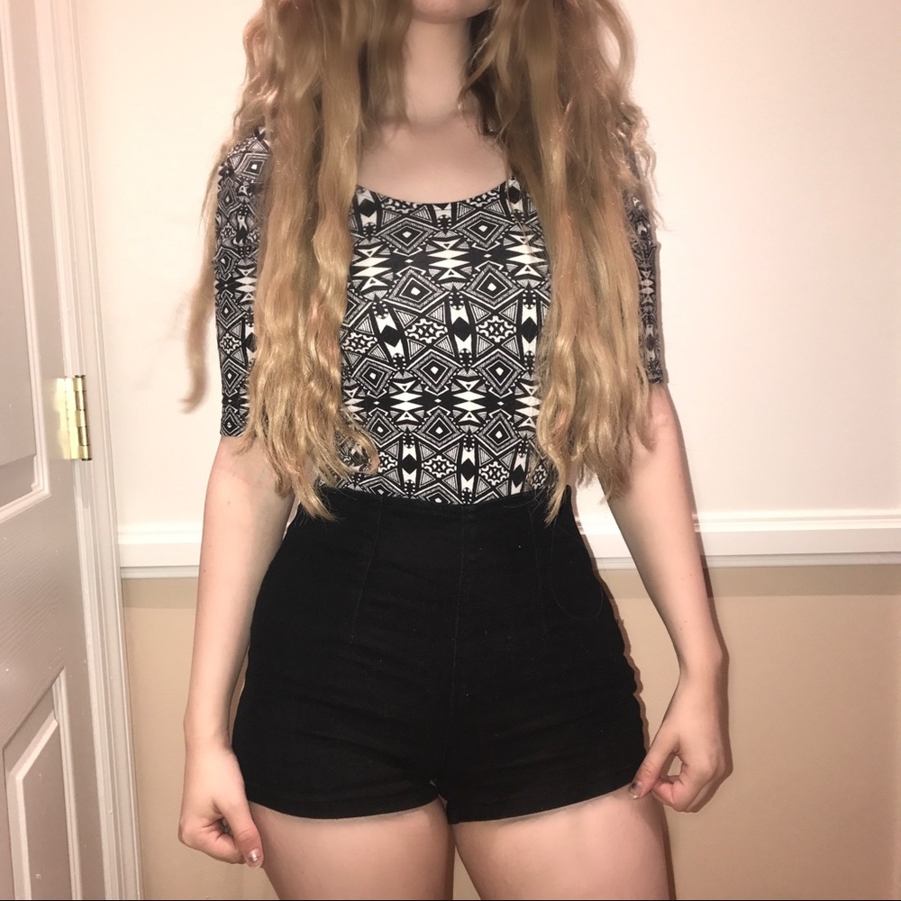 ⚡️SOLD HIGH WAIST BLACK SHORTS⚡️